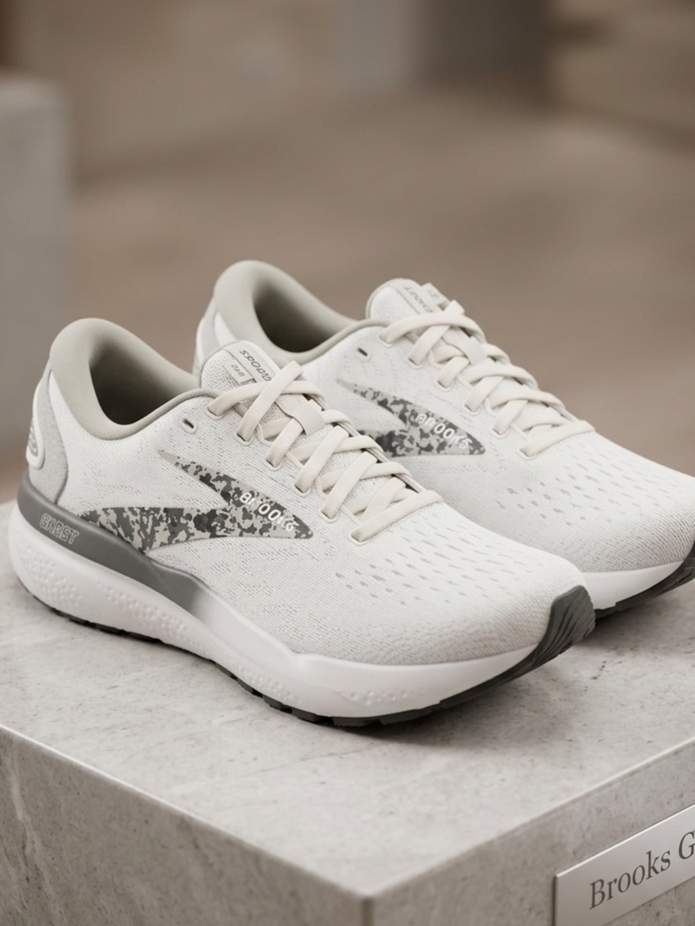 Brooks Ghost Women's Running Shoes - Off-White and Gray